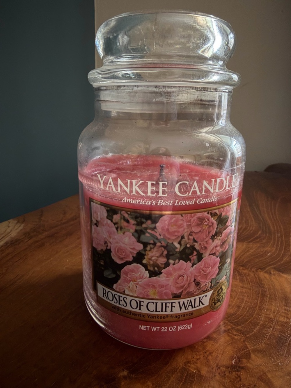 RETIRED/DISCONTINUED SCENT Yankee Candle Roses of Cliff Walk Large Jar Candle